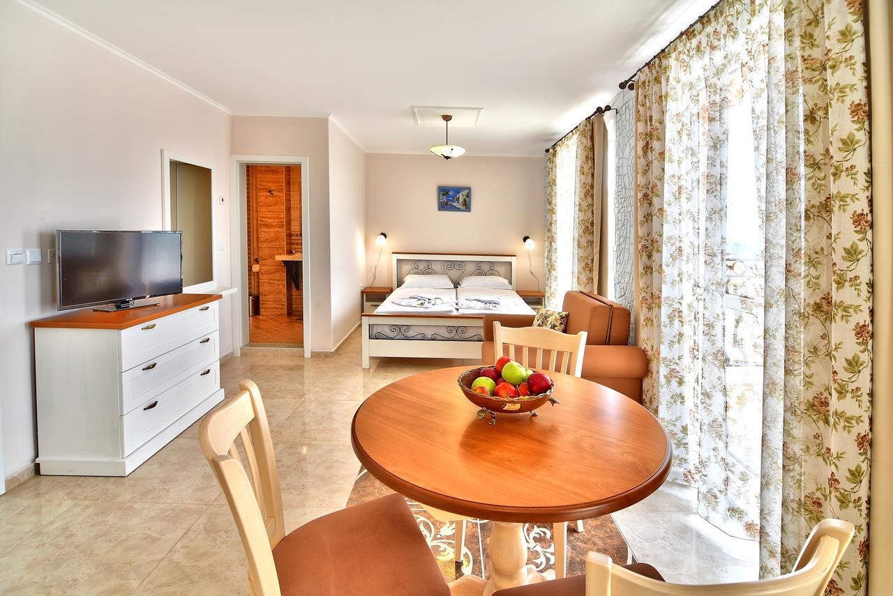 Sirena Palace Family Hotel Obzor Dış mekan fotoğraf